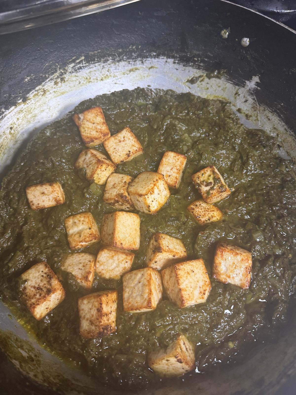 Saag paneer cooked fresh at King Kebabish Pizza